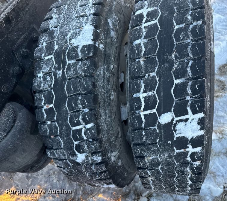 image for item DX3945 2009 Peterbilt 388 semi truck