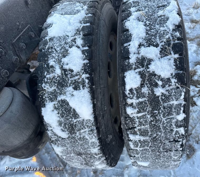 image for item DX3945 2009 Peterbilt 388 semi truck