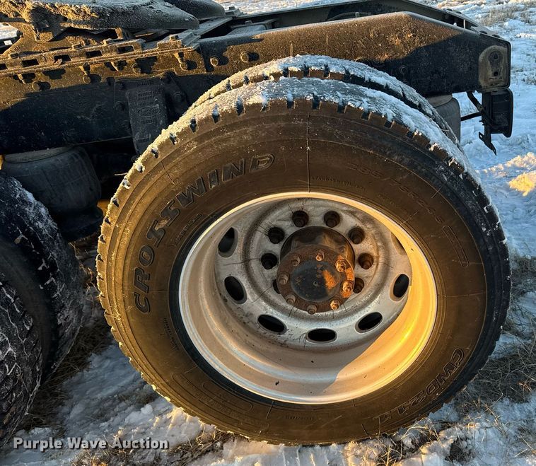 image for item DX3945 2009 Peterbilt 388 semi truck