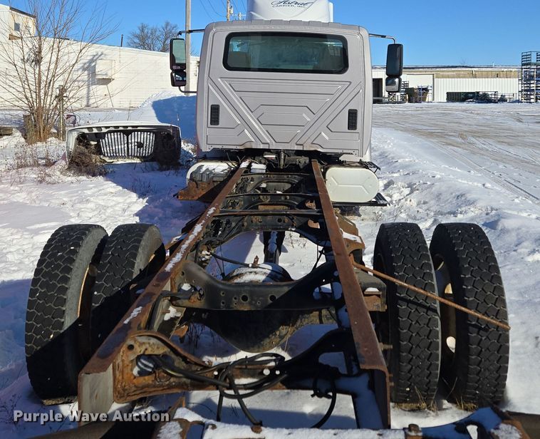 image for item EC3951 2012 International 4300 truck cab and chassis