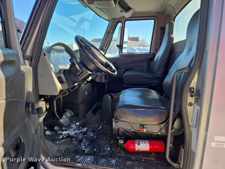 image for item EC3951 2012 International 4300 truck cab and chassis