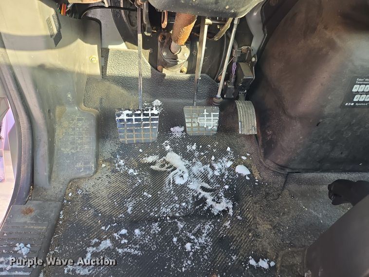 image for item EC3951 2012 International 4300 truck cab and chassis