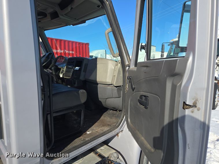 image for item EC3951 2012 International 4300 truck cab and chassis