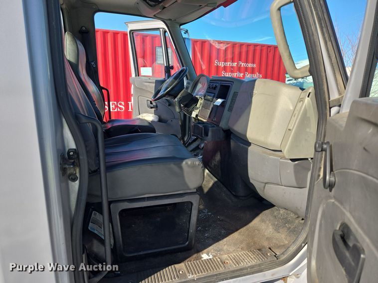 image for item EC3951 2012 International 4300 truck cab and chassis