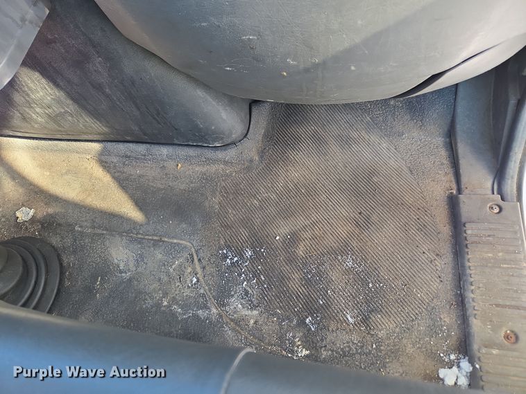 image for item EC3951 2012 International 4300 truck cab and chassis