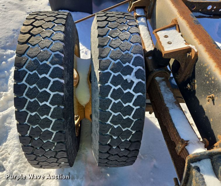 image for item EC3951 2012 International 4300 truck cab and chassis