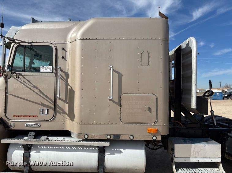 image for item EE0021 1997 Freightliner FLD120 semi truck