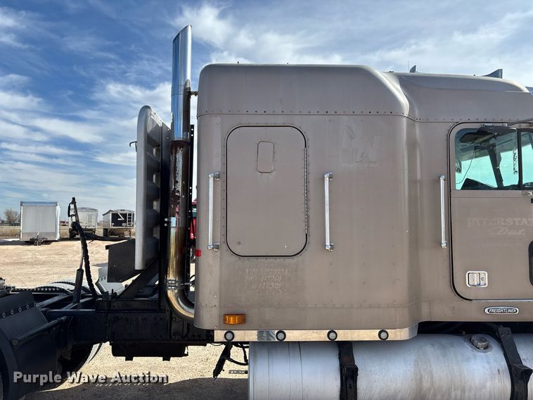 image for item EE0021 1997 Freightliner FLD120 semi truck