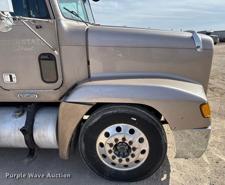 image for item EE0021 1997 Freightliner FLD120 semi truck