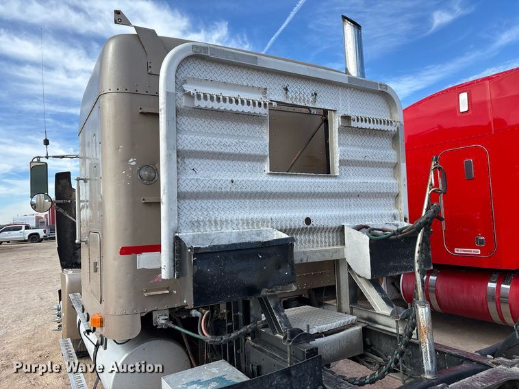 image for item EE0021 1997 Freightliner FLD120 semi truck