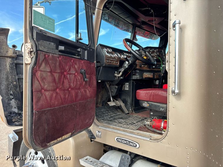 image for item EE0021 1997 Freightliner FLD120 semi truck