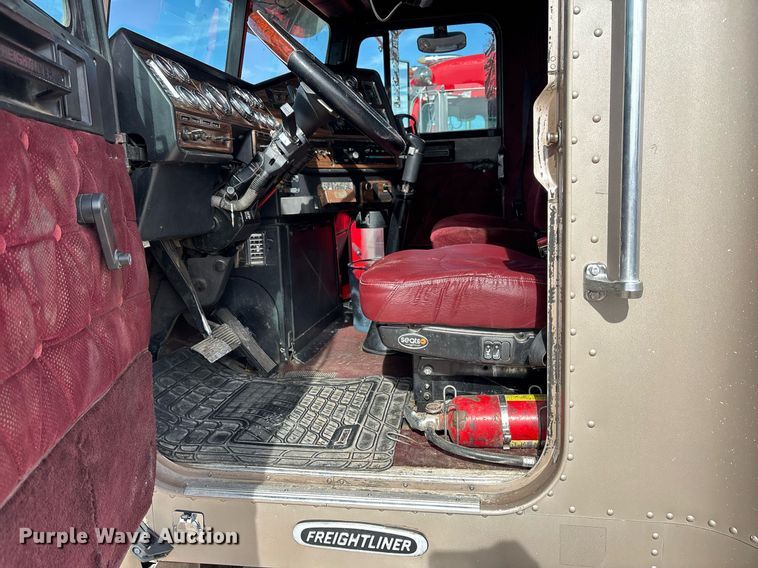 image for item EE0021 1997 Freightliner FLD120 semi truck