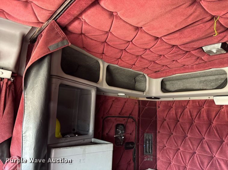 image for item EE0021 1997 Freightliner FLD120 semi truck