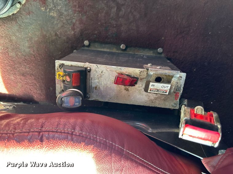 image for item EE0021 1997 Freightliner FLD120 semi truck