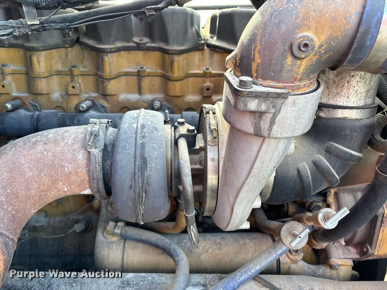 image for item EE0021 1997 Freightliner FLD120 semi truck