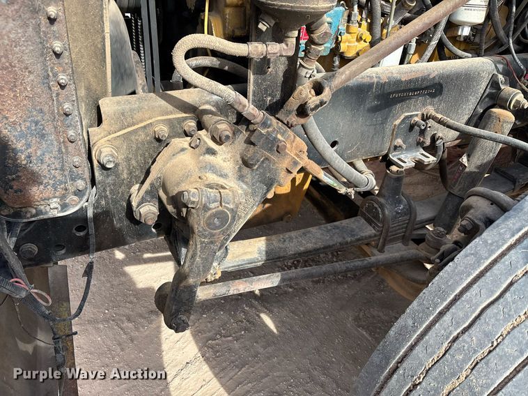 image for item EE0021 1997 Freightliner FLD120 semi truck