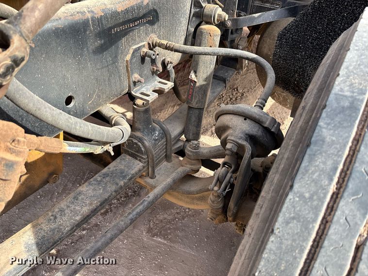 image for item EE0021 1997 Freightliner FLD120 semi truck