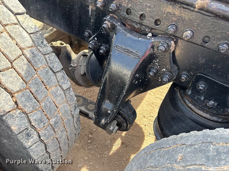 image for item EE0021 1997 Freightliner FLD120 semi truck