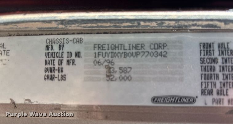 image for item EE0021 1997 Freightliner FLD120 semi truck