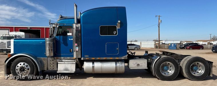 image for item EE0022 2005 Peterbilt 379 semi truck