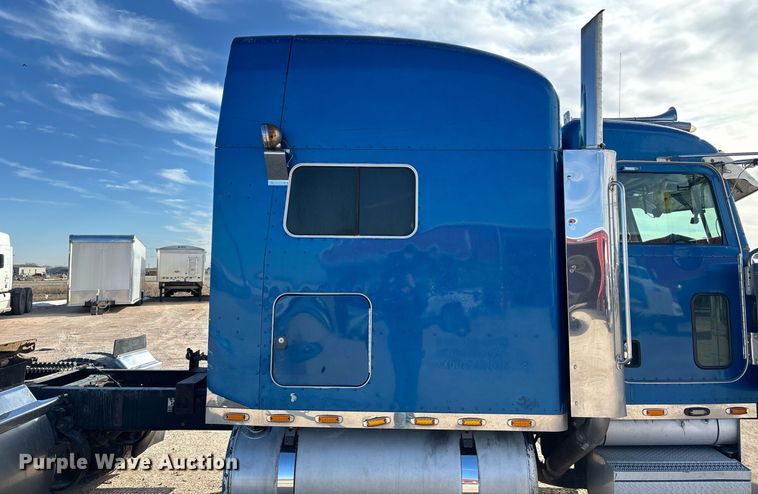 image for item EE0022 2005 Peterbilt 379 semi truck