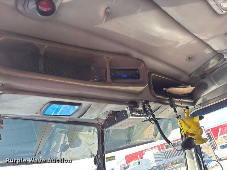 image for item EE0022 2005 Peterbilt 379 semi truck