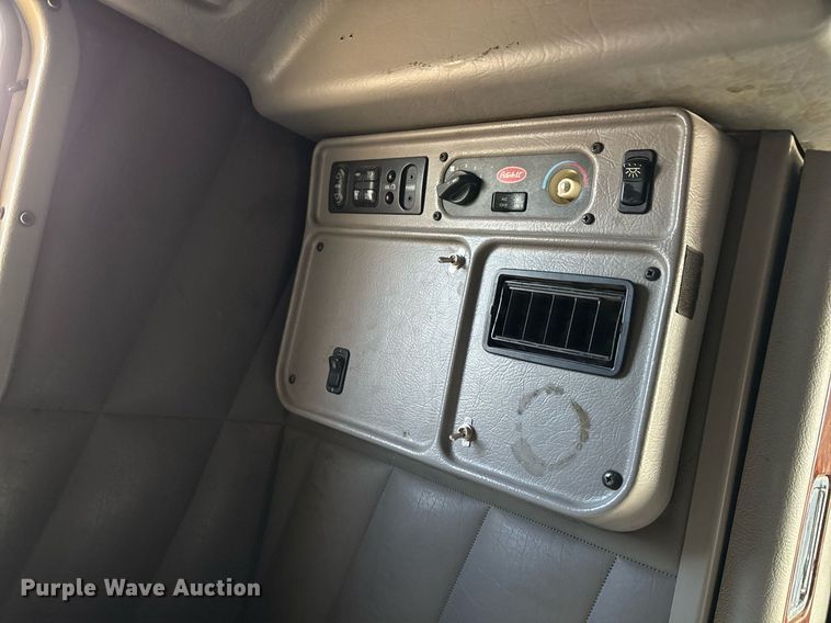 image for item EE0022 2005 Peterbilt 379 semi truck