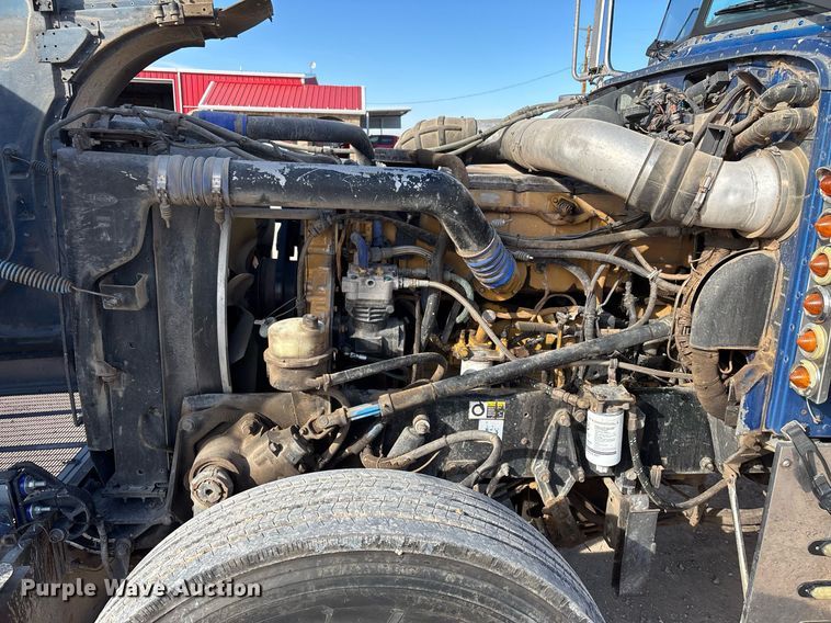 image for item EE0022 2005 Peterbilt 379 semi truck