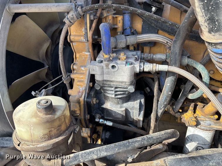 image for item EE0022 2005 Peterbilt 379 semi truck