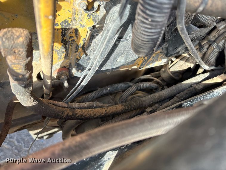 image for item EE0022 2005 Peterbilt 379 semi truck