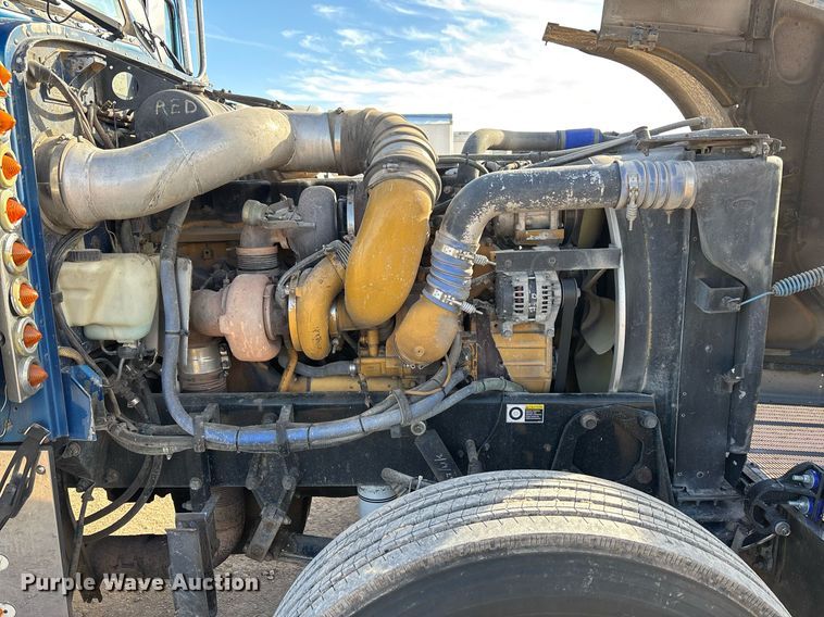 image for item EE0022 2005 Peterbilt 379 semi truck