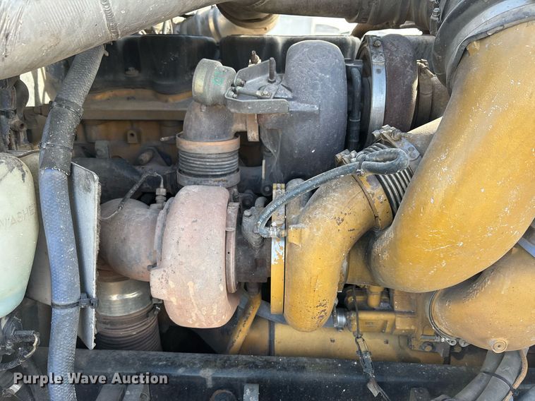 image for item EE0022 2005 Peterbilt 379 semi truck