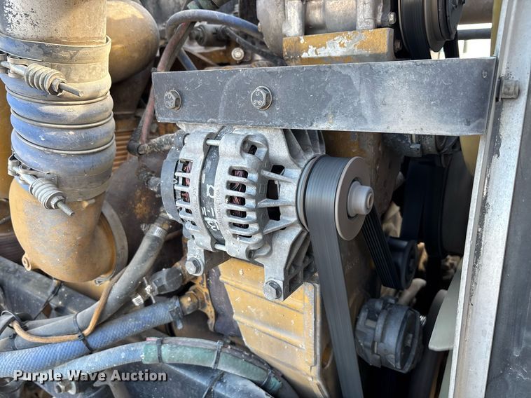 image for item EE0022 2005 Peterbilt 379 semi truck