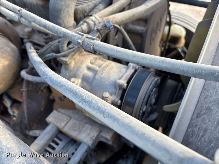 image for item EE0022 2005 Peterbilt 379 semi truck