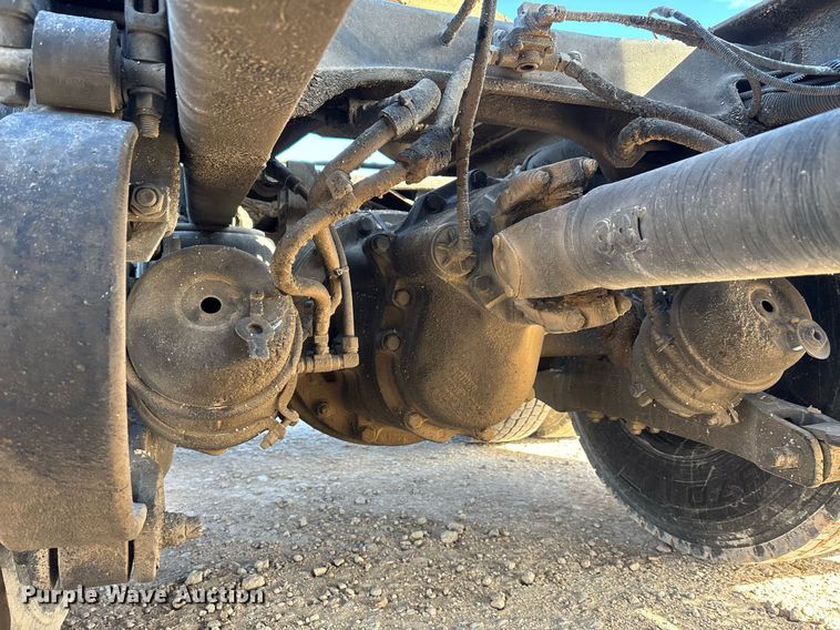 image for item EE0022 2005 Peterbilt 379 semi truck