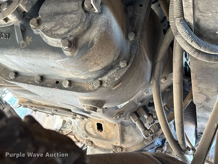 image for item EE0022 2005 Peterbilt 379 semi truck