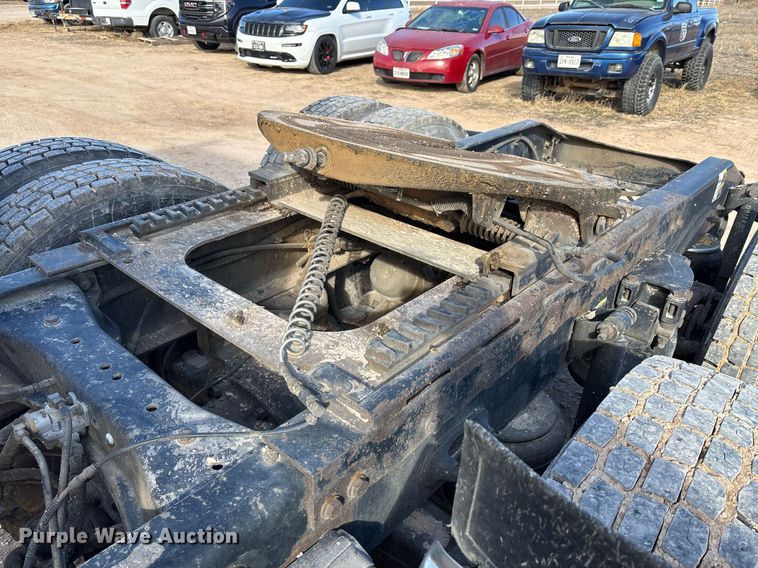 image for item EE0022 2005 Peterbilt 379 semi truck