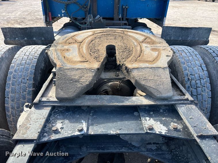 image for item EE0022 2005 Peterbilt 379 semi truck