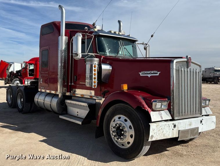 image for item EE0025 2003 Kenworth W900L semi truck