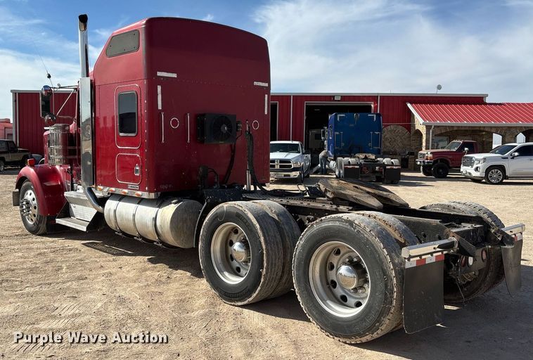 image for item EE0025 2003 Kenworth W900L semi truck