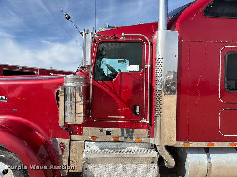 image for item EE0025 2003 Kenworth W900L semi truck