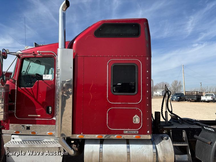image for item EE0025 2003 Kenworth W900L semi truck