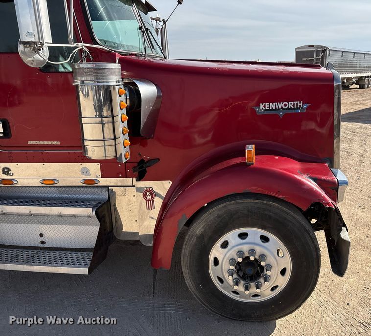 image for item EE0025 2003 Kenworth W900L semi truck