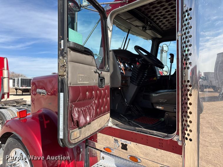 image for item EE0025 2003 Kenworth W900L semi truck