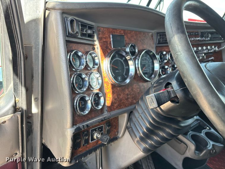 image for item EE0025 2003 Kenworth W900L semi truck