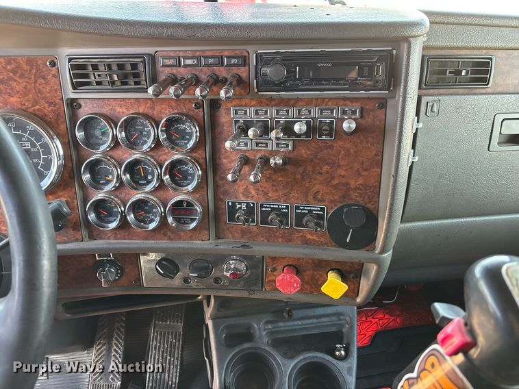 image for item EE0025 2003 Kenworth W900L semi truck