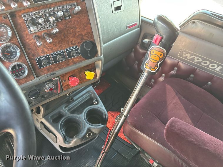 image for item EE0025 2003 Kenworth W900L semi truck