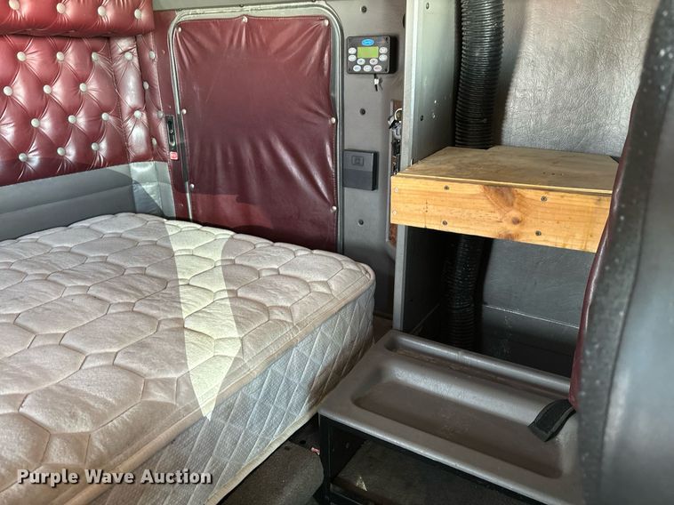 image for item EE0025 2003 Kenworth W900L semi truck