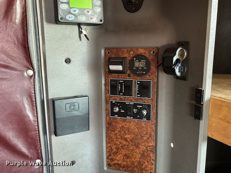 image for item EE0025 2003 Kenworth W900L semi truck