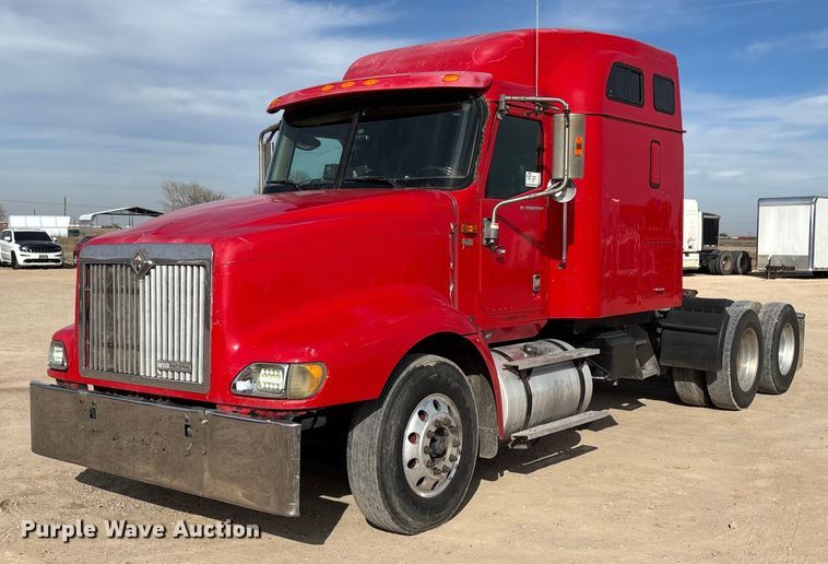 image for item EE0026 2005 International 9400i semi truck